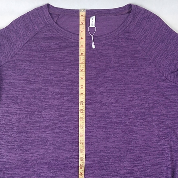 Lady's Top - Picture 4 of 6